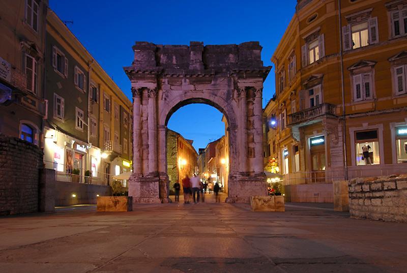 Old Town Uspon Apartman Póla Kültér fotó